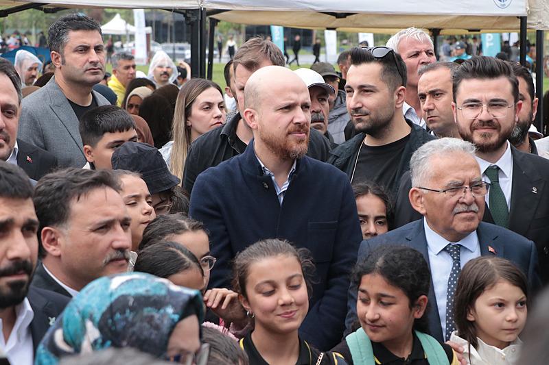 Türkiye Gençlik Vakfı (TÜGVA) Yüksek İstişare Kurulu Üyesi Bilal Erdoğan, ʺBu milletin ayağa kalkması lazım ve bunu başaracak olan gençlerdirʺ dedi. (Fotoğraf: DHA)