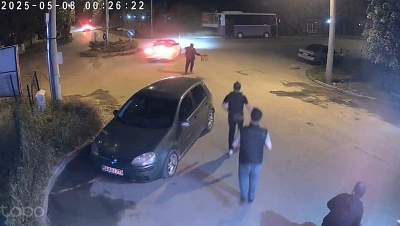 Drift yapan sürücünün otomobiline tabure fırlattı (DHA)