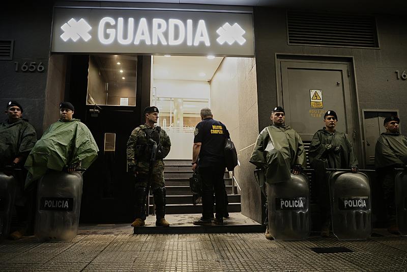 Maradona'nın son günlerini geçirdiği kliniğe baskın, AA