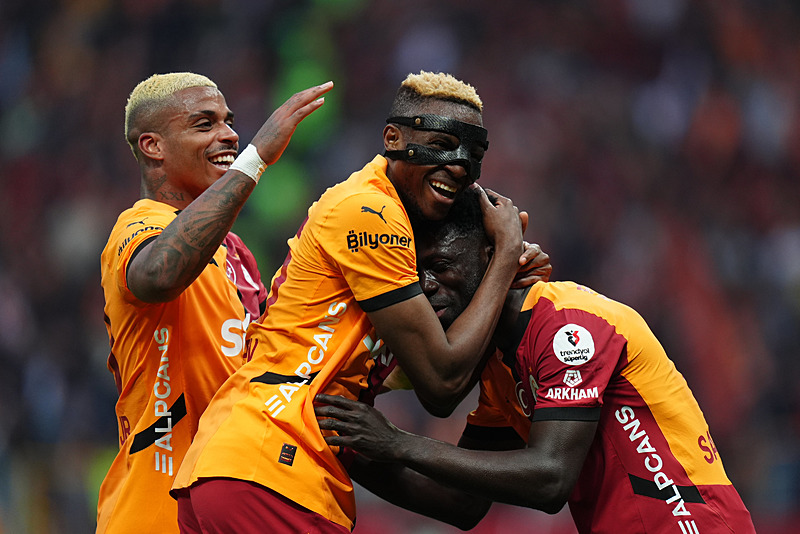 Victor Osimhen (AA)