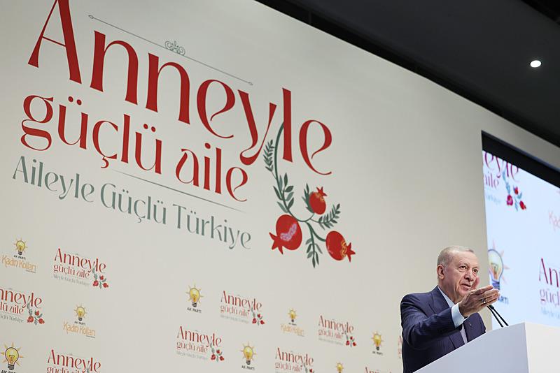 Başkan Erdoğan, ʺAnneyle Güçlü Aile, Aileyle Güçlü Türkiye Programıʺna katıldı (AA)