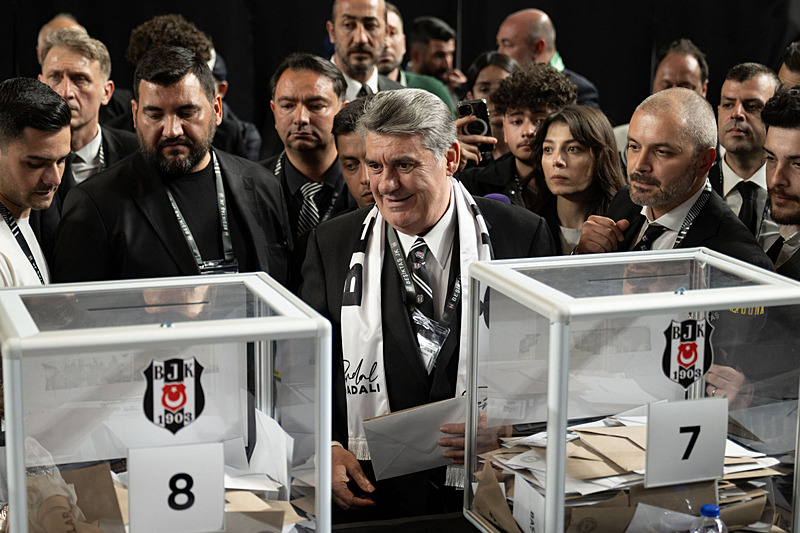 Serdal Adalı oyunu kullandı (AA)