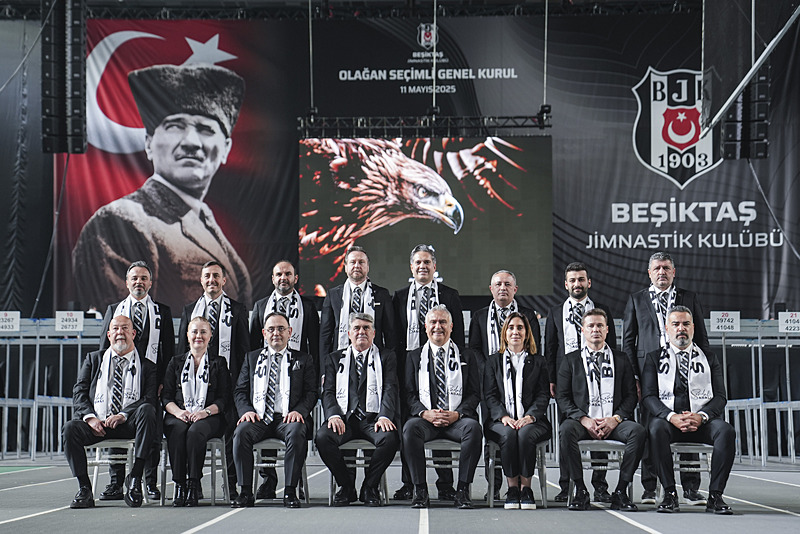 Serdal Adalı ve ekibi (AA)