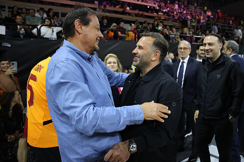 Ergin Ataman ve Okan Buruk (AA)