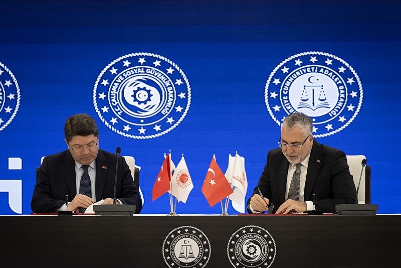 Adalet Bakanlığı ile Çalışma ve Sosyal Güvenlik Bakanlığı arasında hükümlü istihdamı protokolü imzalandı (AA)