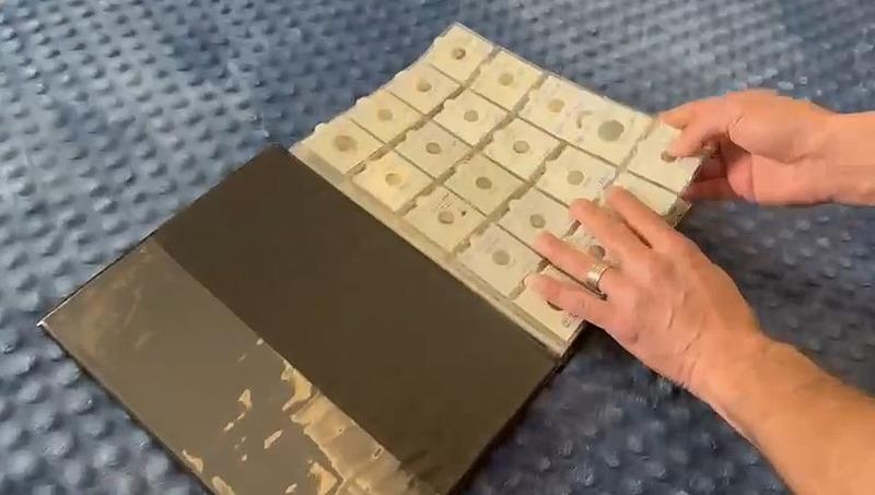 Tarihi eser operasyonunda 1009 sikke ve Osmanlı dönemine ait kağıt paralar ele geçirildi. (DHA)