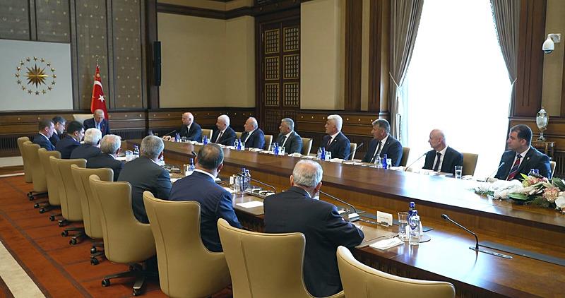 Başkan Erdoğan, 14 Mayıs Dünya Çiftçiler Günü dolayısıyla çiftçi temsilcilerini kabul etti (DHA)