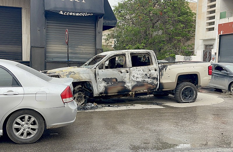 Trablus'ta çatışma bölgelerinde oluşan maddi zararı görüntülendi. (AA)