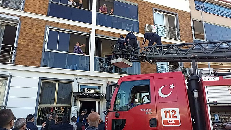 Cinayet şüphelisi itfaiyeci, eşinin ʺdoğal gaz kokusuna baktırʺ mesajını görmemezlikten gelmiş
