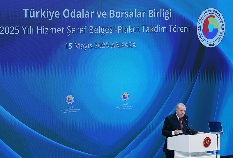 Başkan Recep Tayyip Erdoğan, TOBB İkiz Kuleler'de düzenlenen ''TOBB Hizmet Şeref Belgesi ve Plaket Töreni''ne katılarak, konuşma yaptı. (AA)