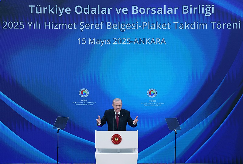 Başkan Recep Tayyip Erdoğan, TOBB İkiz Kuleler'de düzenlenen ''TOBB Hizmet Şeref Belgesi ve Plaket Töreni''ne katılarak, konuşma yaptı. (AA)