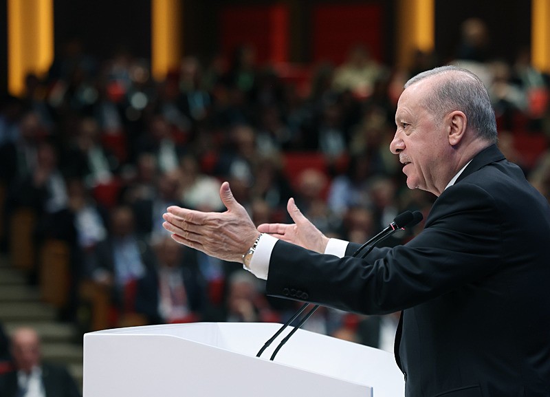Başkan Recep Tayyip Erdoğan, TOBB İkiz Kuleler'de düzenlenen ''TOBB Hizmet Şeref Belgesi ve Plaket Töreni''ne katılarak, konuşma yaptı. (AA)
