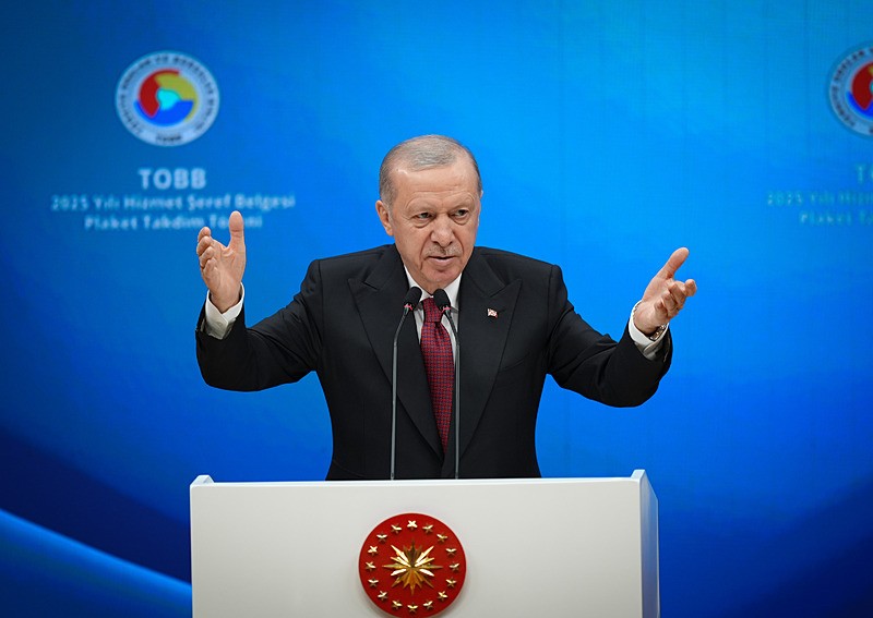 Başkan Recep Tayyip Erdoğan, TOBB İkiz Kuleler'de düzenlenen ''TOBB Hizmet Şeref Belgesi ve Plaket Töreni''ne katılarak, konuşma yaptı. (AA)