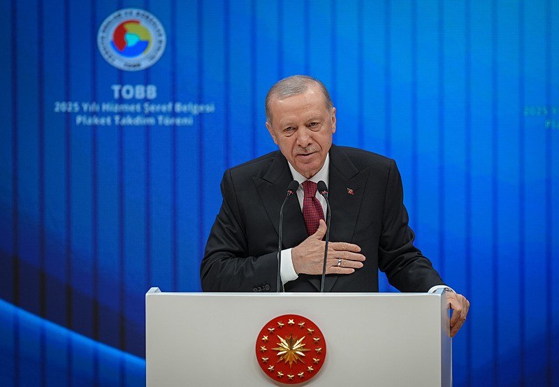 Başkan Recep Tayyip Erdoğan, TOBB İkiz Kuleler'de düzenlenen ''TOBB Hizmet Şeref Belgesi ve Plaket Töreni''ne katılarak, konuşma yaptı. (AA)