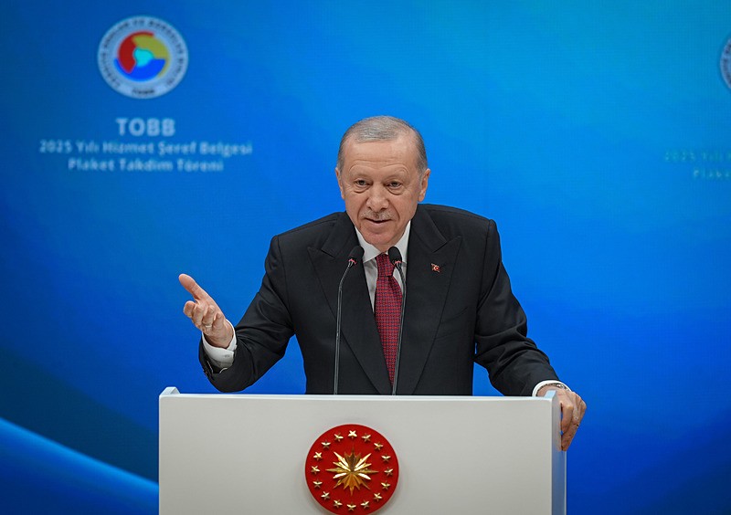 Başkan Recep Tayyip Erdoğan, TOBB İkiz Kuleler'de düzenlenen ''TOBB Hizmet Şeref Belgesi ve Plaket Töreni''ne katılarak, konuşma yaptı. (AA)