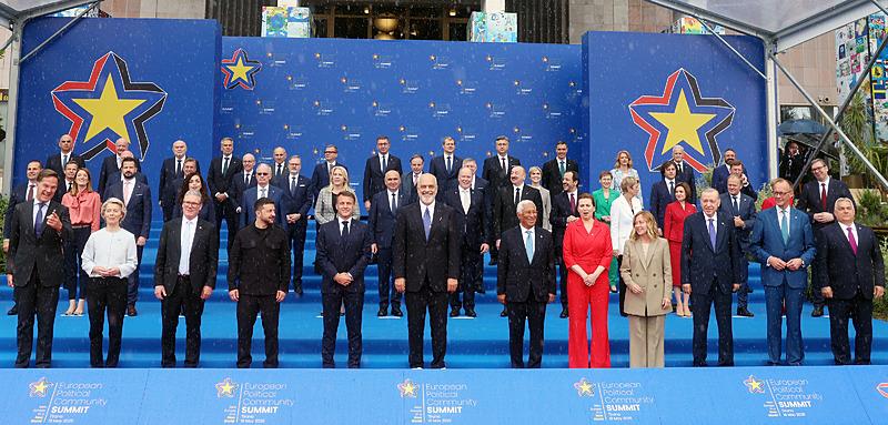 Başkan Recep Tayyip Erdoğan, Arnavutluk'un başkenti Tiran'da düzenlenen Avrupa Siyasi Topluluğu (AST) 6. Zirvesi'ne katıldı (AA)