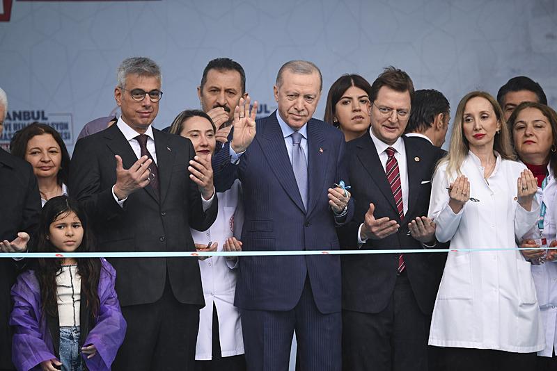 Başkan Erdoğan, Avrupa'nın en büyük fizik tedavi hastanesinin açılışını yaptı. (AA)