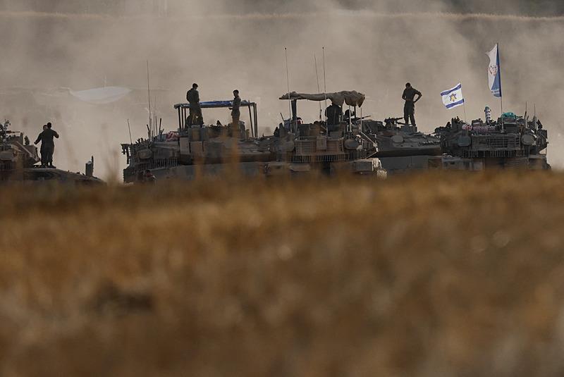 İsrail tankları Gazze sınırında, Reuters