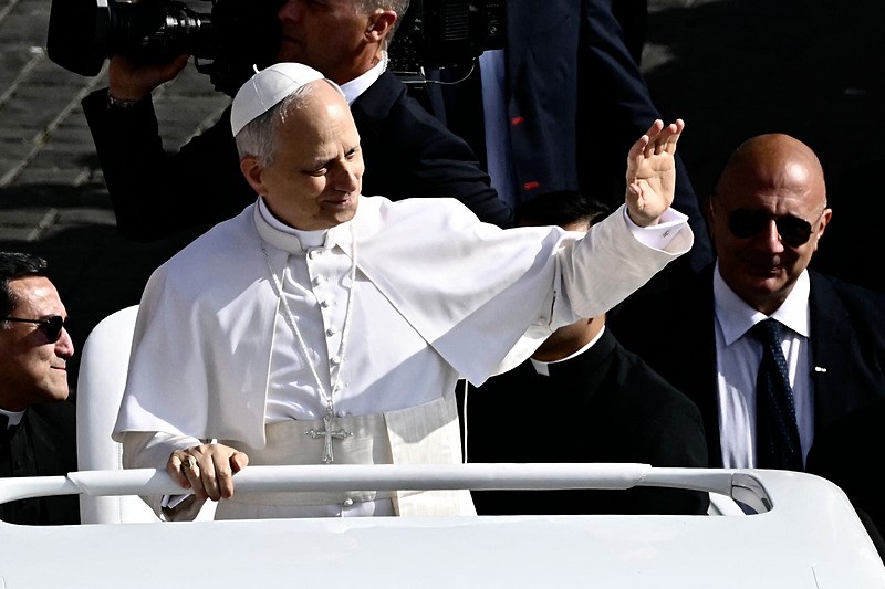 Papa 14. Leo, resmen görevine başladı