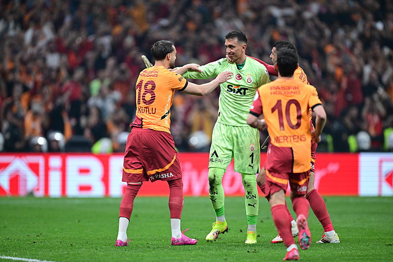 Fernando Muslera (AA)