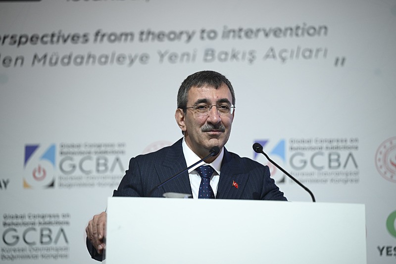 Cumhurbaşkanı Yardımcısı Yılmaz, canlı yayında soruları yanıtladı. (AA-ARŞİV)