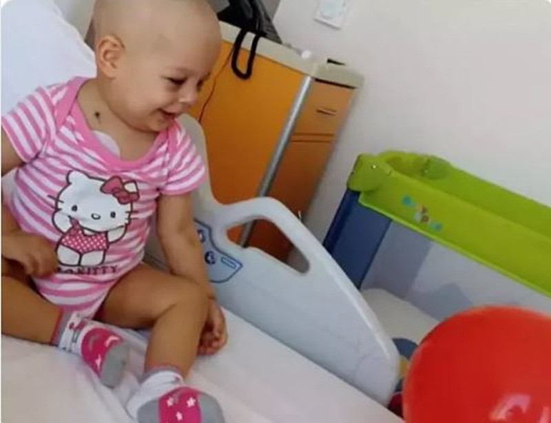 Şehit Yusuf Ataş'ın vasiyeti üzerine LÖSEV'in eğitim ve tedavisini üstlendiği Aylin Kara, hastalığı yenerek taburcu oldu. (DHA)