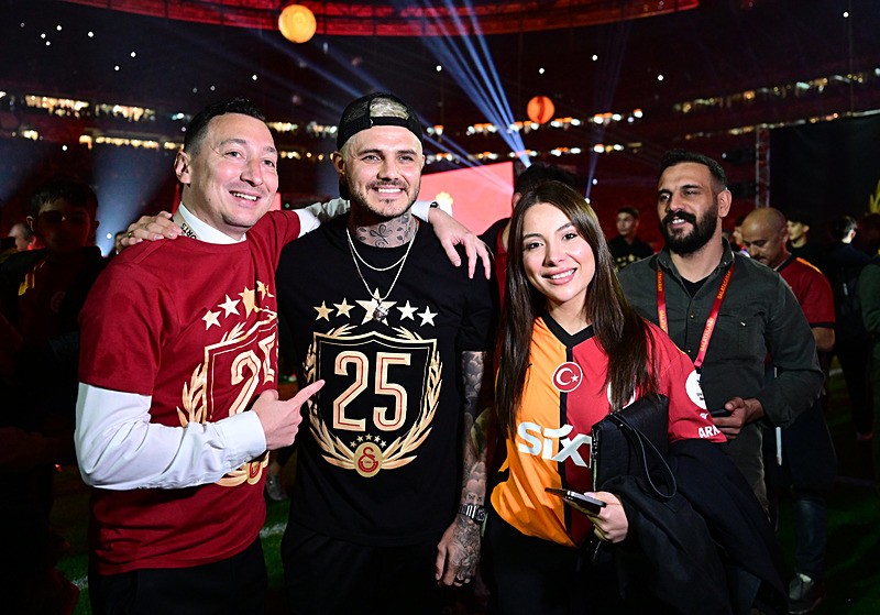 Trendyol Süper Lig'in 36. haftasında Bellona Kayserispor'u 3-0 yenerek bitime 2 hafta kala şampiyonluğunu ilan eden Galatasaray oyuncuları RAMS Park'ta kutlama yaptı. (AA)