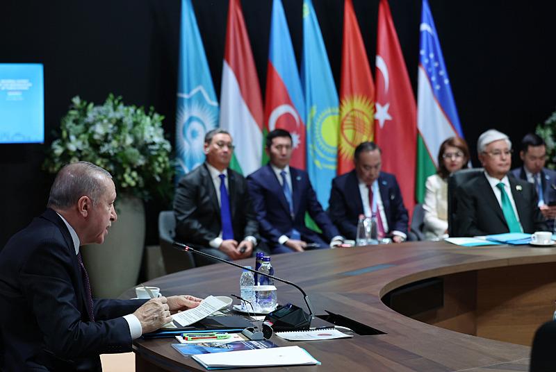 Başkan Recep Tayyip Erdoğan, Macaristan'ın başkenti Budapeşte'de Türk Devletleri Teşkilatı (TDT) Gayriresmi Zirvesi'ne katılarak konuşma yaptı (AA)