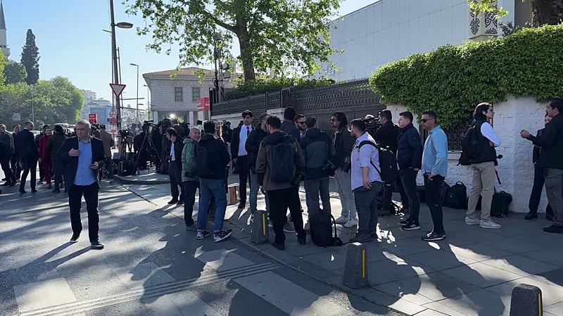 Dolmabahçe'de İsranbul görüşmesine gazetecilerden yoğun ilgi, İHA