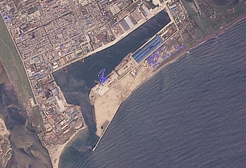 Kuzey Kore'de savaş gemisi lansmanda kaza yaptı, Reuters