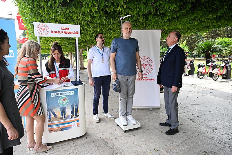 ʺİdeal Kilonu Öğren, Sağlıklı Yaşa Kampanyasıʺna yoğun ilgi gösterildi (Fotoğraf: AA)