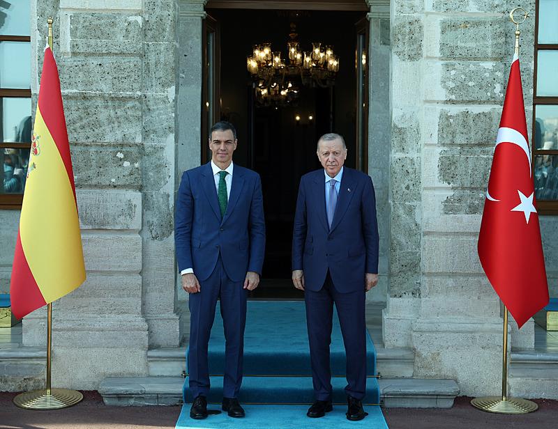 baskan-erdogan-ispanya-basbakani-pedro-sanchezi-kabul-etti-1748014902248.jpeg