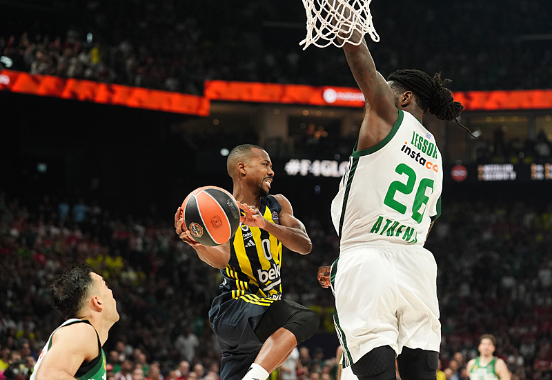 THY Avrupa Ligi Dörtlü Final organizasyonunun yarı finalinde Fenerbahçe Beko ile Panathinaikos AKTOR, Birleşik Arap Emirlikleri'nin başkenti Abu Dabi'de bulunan Etihad Arena'da karşı karşıya geldi. (AA)