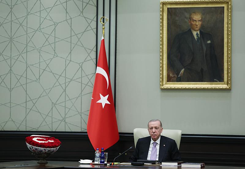 MHP Genel Başkanı Devlet Bahçeli, Kabine Toplantısı'na ay yıldız motifli bir çiçek gönderdi (12 Mayıs, DHA)