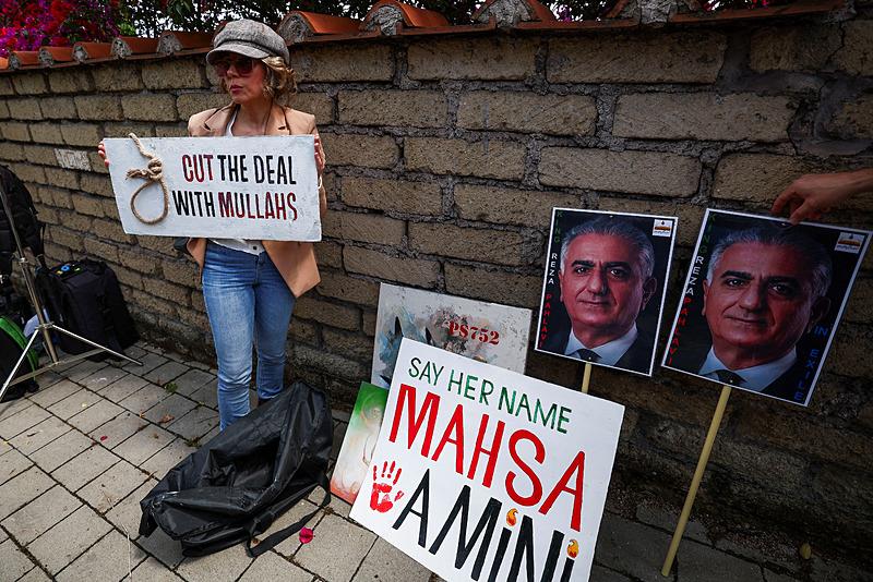 Roma'da İran protestosu, Reuters