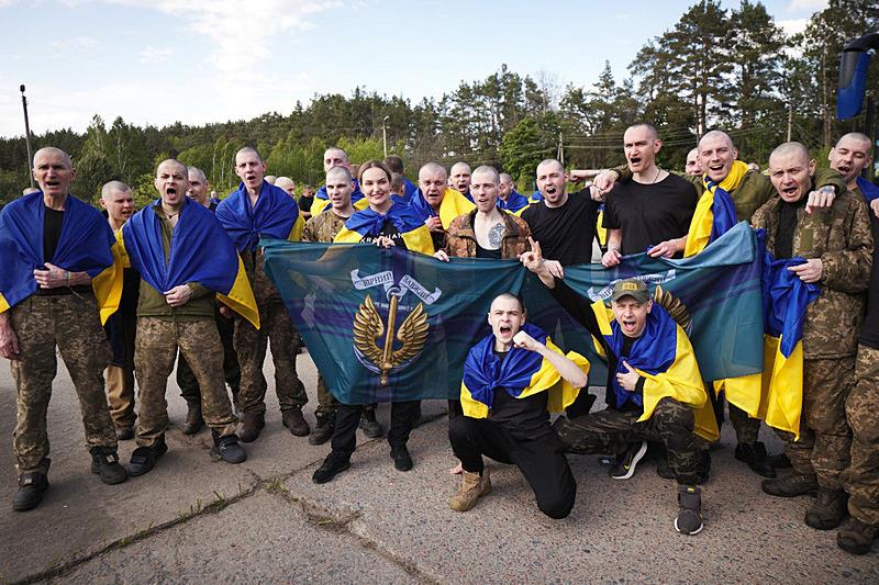 İstanbul'da gerçekleştirilen barış görüşmeleri doğrultusunda sağlanan mutabakat kapsamında, 270 Rus askerinin ve 120 Ukraynalı sivilin karşılıklı olarak takas edildiği bildirildi (Fotoğraf: AA)