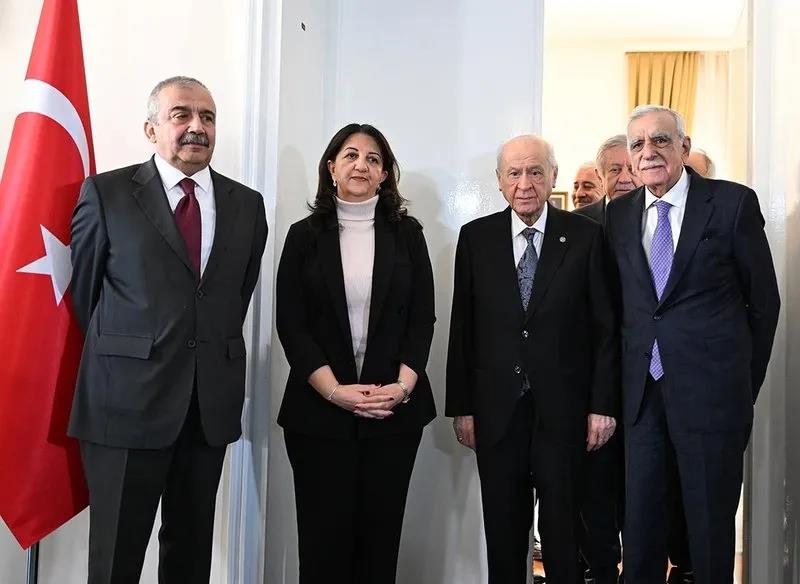 MHP Genel Başkanı Bahçeli, DEM Parti heyetiyle görüştü. (2 Ocak. AA, Takvim.com.tr Arşiv) Heyette yer alan Sırrı Süreyya Önder 3 Mayıs'ta hayatını kaybetti