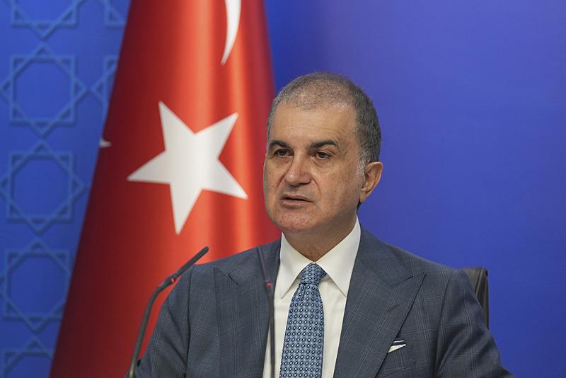 AK Parti Genel Başkan Yardımcısı ve Parti Sözcüsü Ömer Çelik, Cumhurbaşkanı ve AK Parti Genel Başkanı Erdoğan başkanlığında yapılan Merkez Karar ve Yönetim Kurulu (MKYK) toplantılarına ilişkin parti genel merkezinde açıklamalarda bulundu. (AA)
