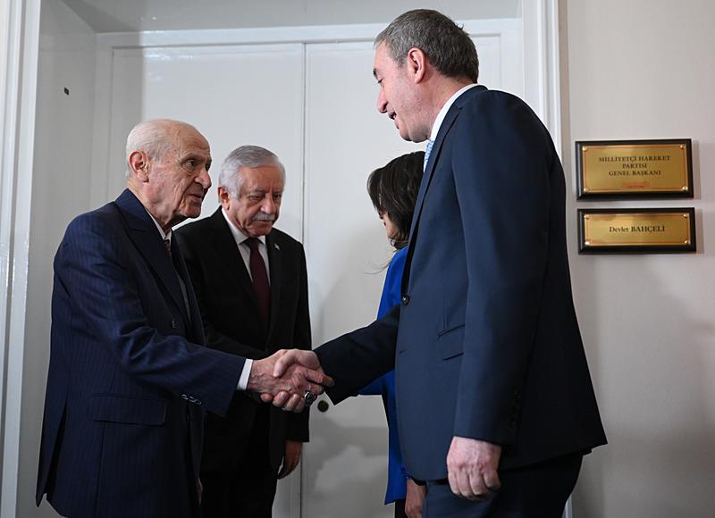Bahçeli DEM heyetini kapıda karşıladı (AA) 