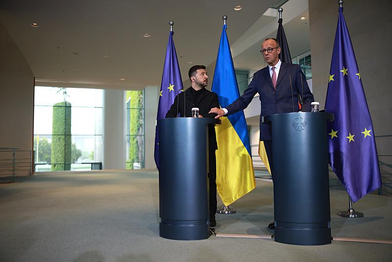 Zelenskiy ve Merz, EPA