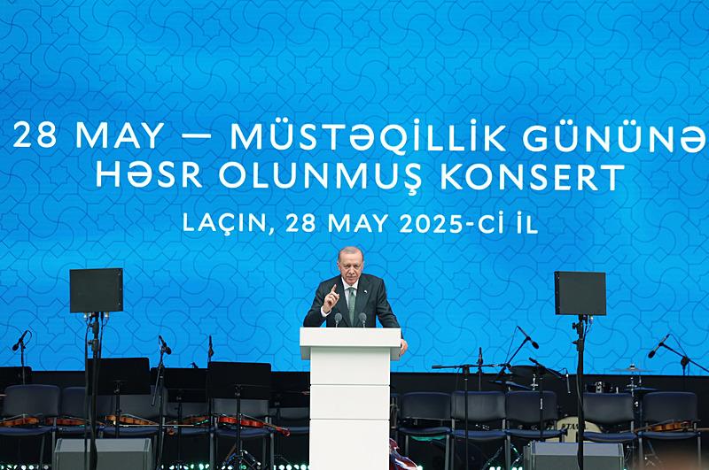 Başkan Recep Tayyip Erdoğan, Azerbaycan'ın Laçın kentinde düzenlenen, ''Azerbaycan Bağımsızlık Günü'' etkinliklerine katıldı (AA)