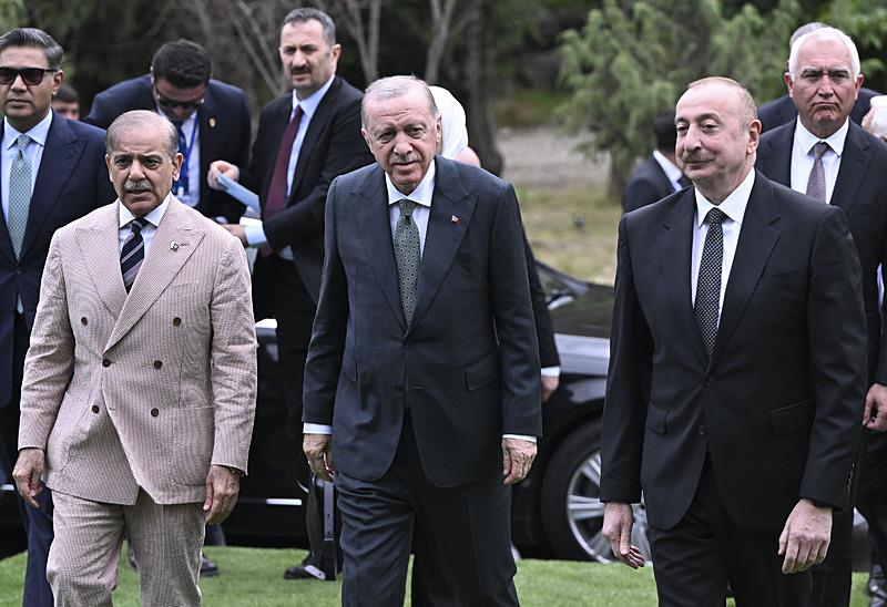 Başkan Recep Tayyip Erdoğan, Azerbaycan'ın Laçın kentinde düzenlenen, ''Azerbaycan Bağımsızlık Günü'' etkinliklerine katıldı 