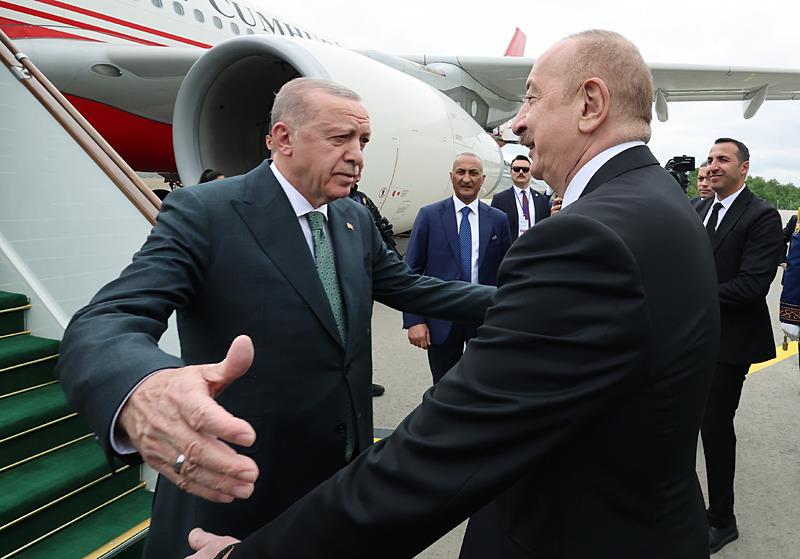 Başkan Erdoğan, Azerbaycan Cumhurbaşkanı İlham Aliyev ile birlikte Laçın Uluslararası Havalimanı'nın açılışını gerçekleştirdi. (AA)