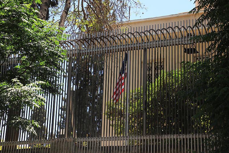 Şam'da Suriye bayrağı göndere çekildi, AA