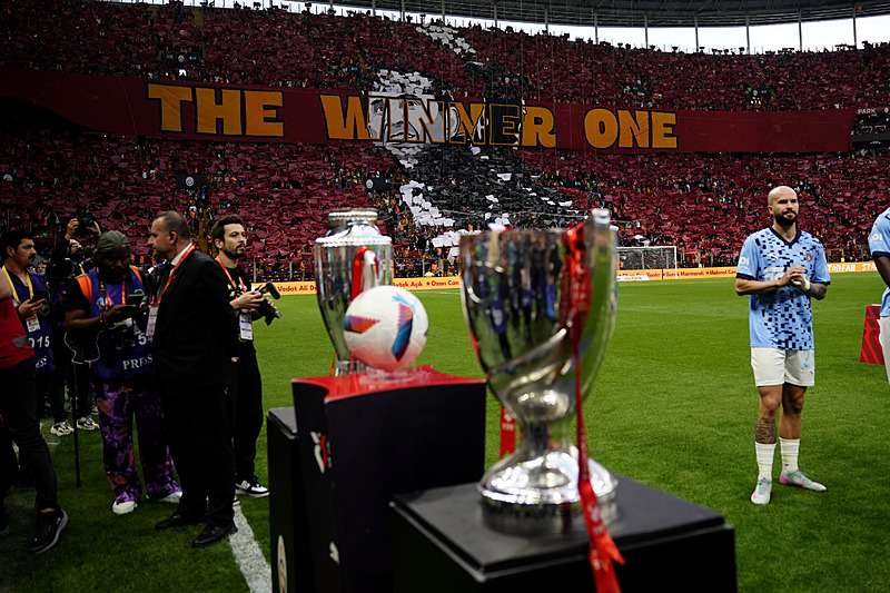 Galatasaray tribünlerinden Mourinho'ya gönderme (İHA)