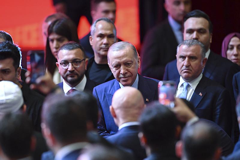 Başkan Erdoğan, İstanbul Kongre Merkezi'nde düzenlenen Türkiye Gençlik Zirvesi'ne katıldı (AA)