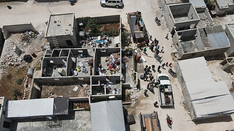 Binlerce Suriyeli sivil evlerine dönmeye devam ediyor (AA)