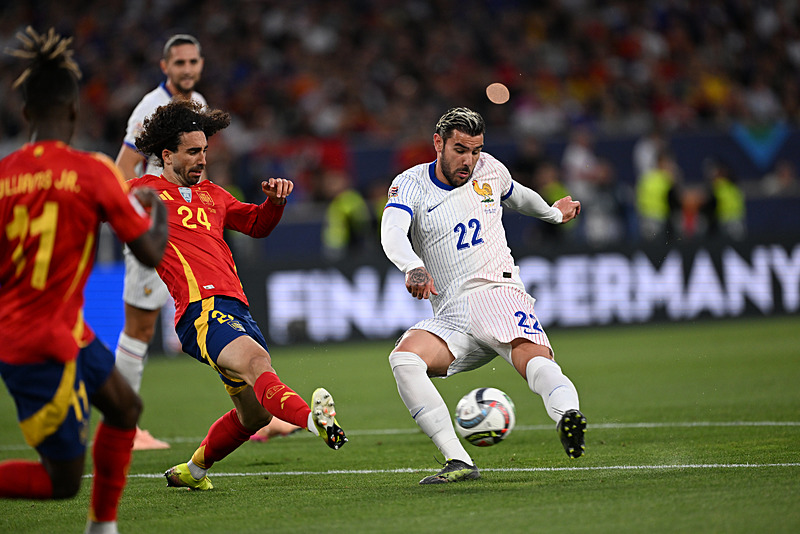 Marc Cucurella ve Theo Hernandez (AA)