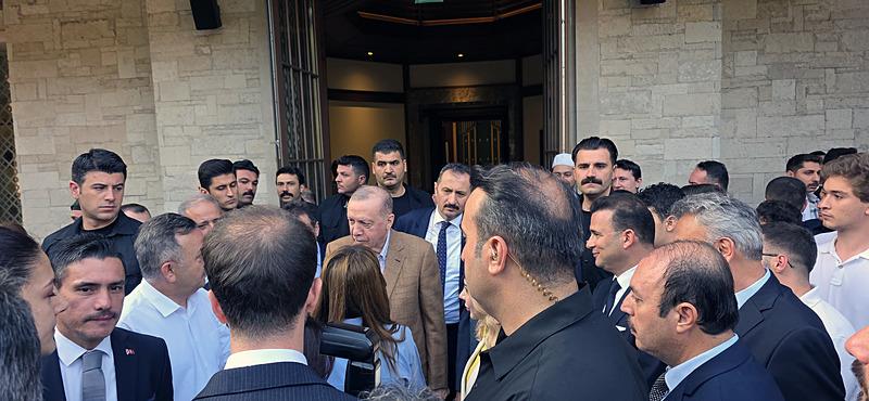 Başkan Erdoğan, Kurban Bayramı namazını Muğla'nın Marmaris ilçesi Karacasöğüt Mahallesi'ndeki Okluk Millet Camisi'nde vatandaşlar ile birlikte kıldı (Fotoğraf: İHA)