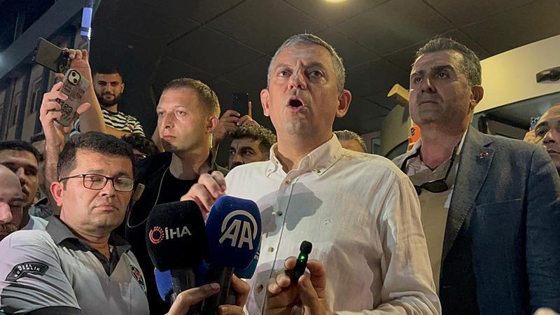  CHP Genel Başkanı Özgür Özel, hastanede Zeyrek'in sağlık durumuna ilişkin açıklama yaptı (AA)